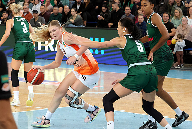 První ostravské derby? To šlo poznat podle fanoušků, shodly se basketbalistky