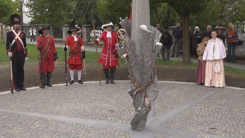 Pomník hrdinovi, ale i „katovi“. Kroměříž se pře kvůli biskupovi, který nechal upálit děkana