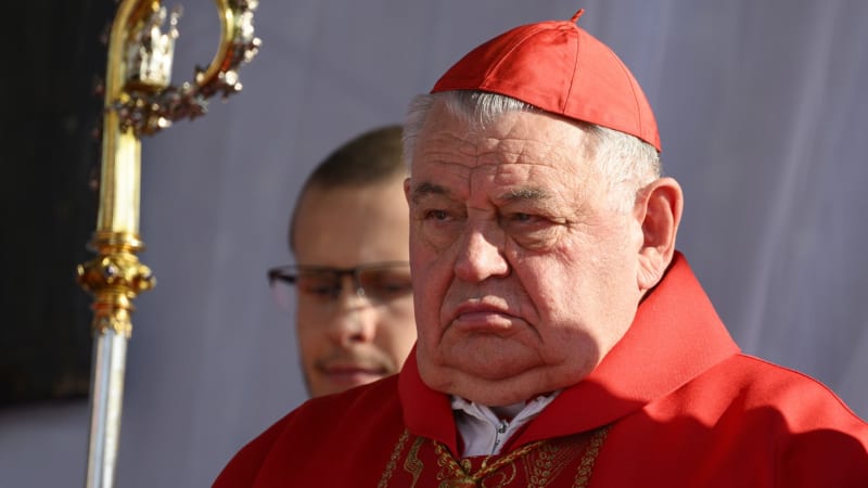 Bývalý pražský arcibiskup Duka je opět v nemocnici. Doma strávil jen několik dní