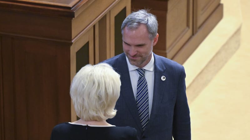 Sněmovna se vysmála Hřibovi: Vymyslete něco jiného, reagovala na neobvyklý návrh Kovářová