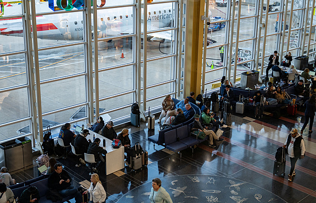 Den díkůvzdání je v ohrožení. Chaos na amerických letištích přetrvává