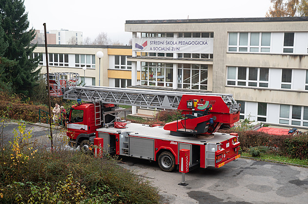 Hasiči zlikvidovali požár střední školy ve Zlíně. Lidé můžou větrat, výuka odpadá
