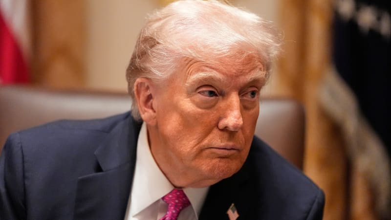 Trump zažaluje BBC. Zmasakrovali můj krásný projev, zlobí se