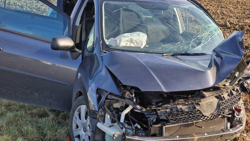 Řidička zemřela po čelní srážce na Vyškovsku. V autě měla dítě