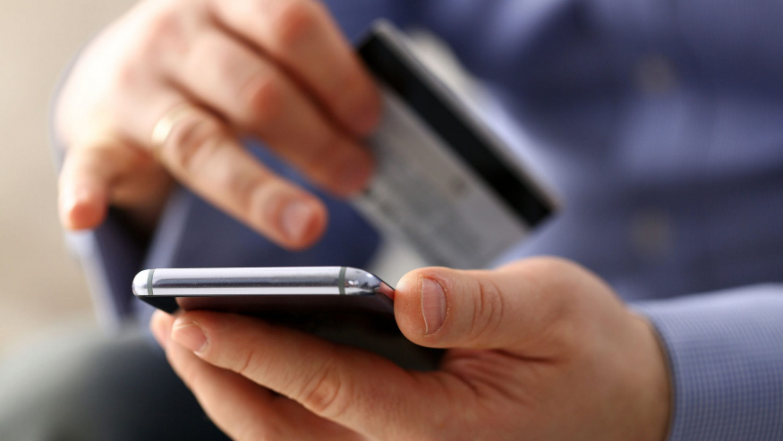 Zákeřný podvod při placení. Malá nepozornost a přijdete o peníze kvůli „ghost tappingu“