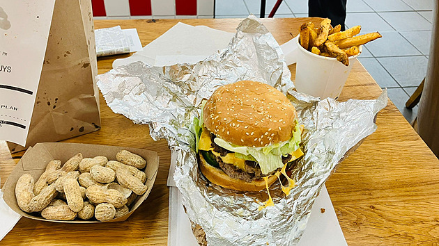 V Česku brzy otevře další fastfood, burger vám tu sestaví přímo před očima