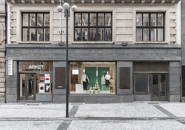 Módní značka Arket otevřela v Praze. Obchod nabídne také čerstvou kávu
