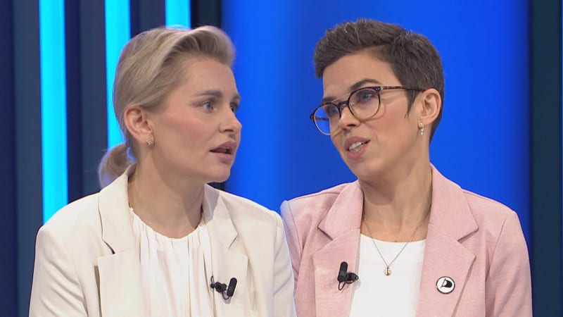 Richterová: Zahraniční politika není vyvážení plyšáků. Malá se divila: Snídala jste syrové maso?