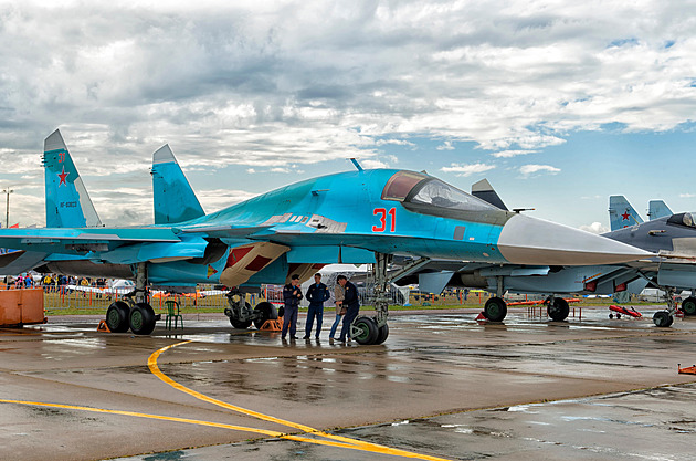 Piloti ruské stíhačky se nechtěně katapultovali v hangáru, oba zahynuli