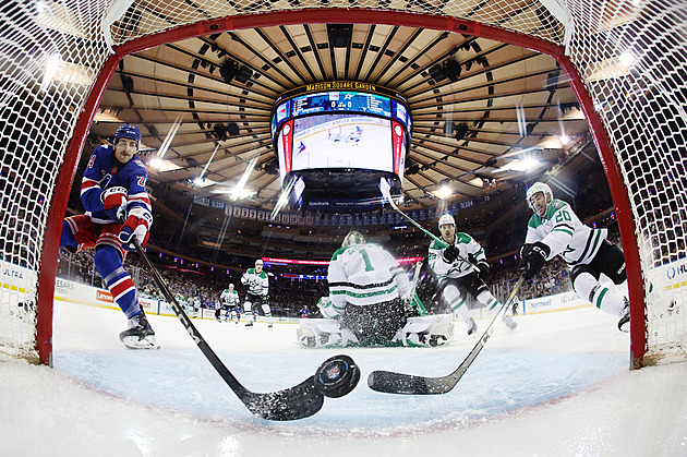 Tradice v zářivých kulisách, NHL na vlastní oči. Jak se pro diváka za 28 let změnila?