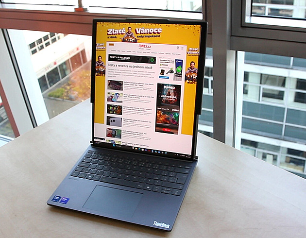 Vyzkoušeli jsme první notebook s vytahovacím displejem. Ukáže celou A4