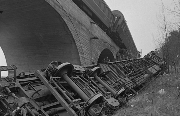 Bylo štěstí, že srážka vlaků na mostu nebyla tragičtější, vzpomínal pamětník
