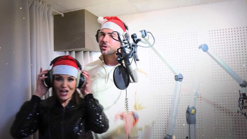 Moderátoři CNN Prima NEWS Révai a Šlégl překvapili vánoční peckou. Hlasujte pro ně v anketě