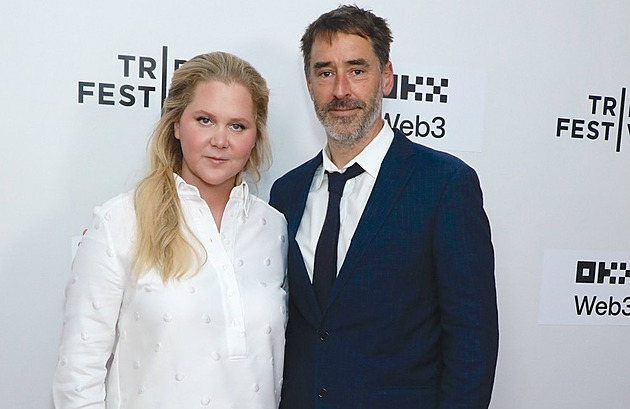 Komička Amy Schumerová se po sedmi letech rozvádí s kuchařem Fischerem