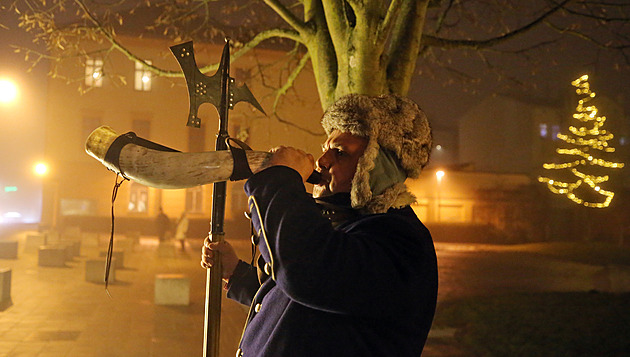 Klid večerní Jihlavy po sto letech střeží ponocný s halapartnou a volským rohem