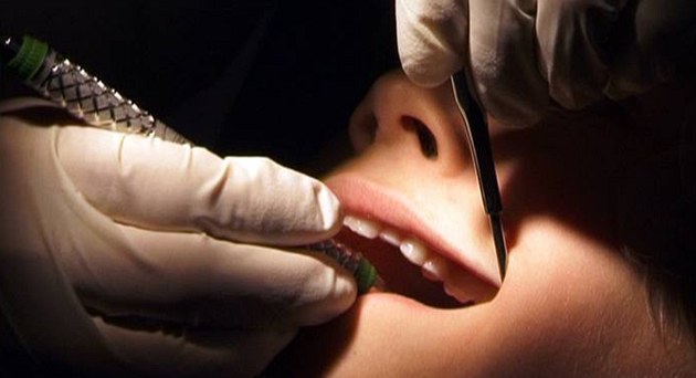 Kraj postaví zubní kliniku, lékaře do ní si zavazuje stipendii už na škole