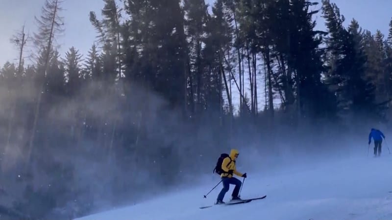 V Tatrách udeřil orkán. Poničil vleky, stovky domácností zůstaly bez proudu