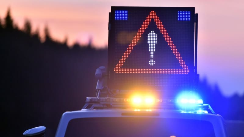 Vážná nehoda na Trutnovsku: Na místě zasahoval vrtulník, v nemocnici skončily čtyři děti