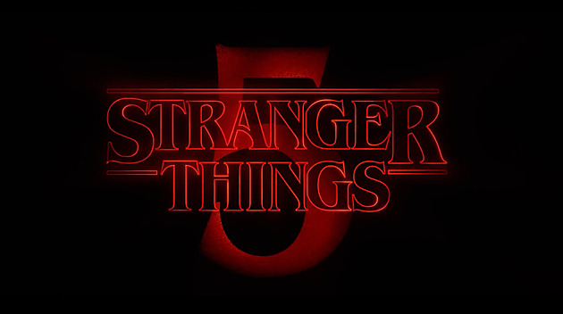 Skoncujem s tím, říká naštvaný Hopper v traileru. Velké finále Stranger Things je tu