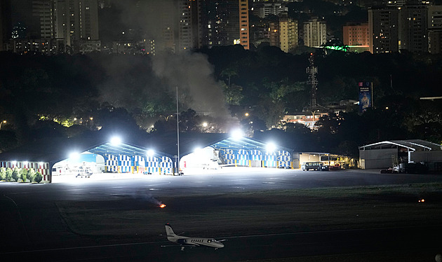 Venezuelským Caracasem otřásly výbuchy, Maduro vyhlásil výjimečný stav