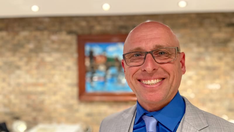 Česko-americký politik: Chci budovat mosty mezi ČR a Chicagem. Výraz „Czechia“ nesnáším