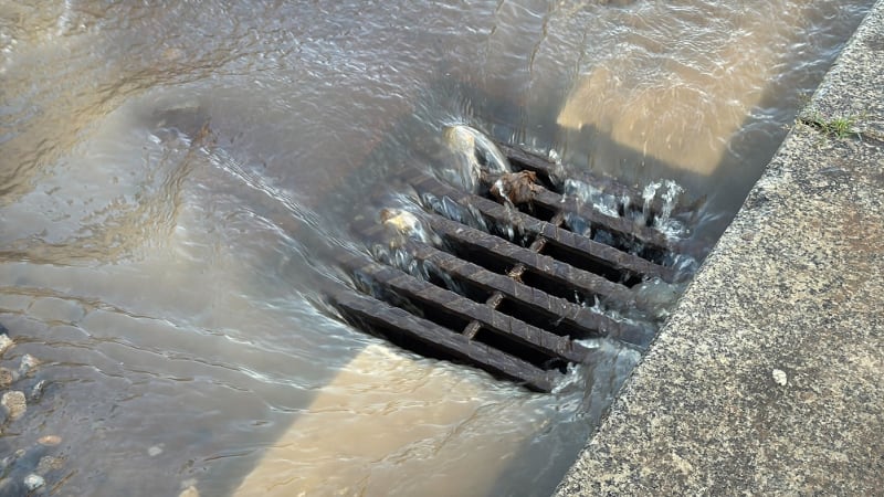 Vodní havárie v Uherském Ostrohu: Nejspíš za ni může mráz. Zůstaly zavřené školy i úřady