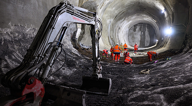 Tendrem na metro D se opět zabývá ÚOHS i soud. Strabag napadl výběr vítěze