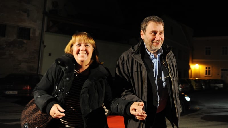 První manželka Töpferovi utekla do USA i s dcerami. Díky druhé mohl být multimilionářem