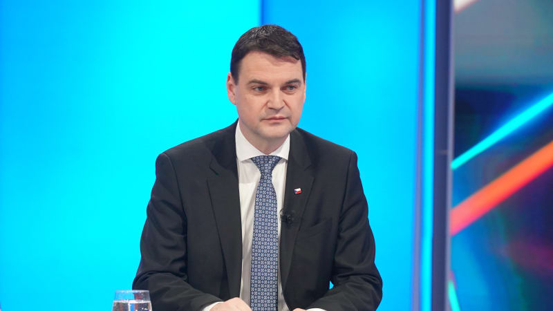 „Alkohol a vynucený sex“? Údajný spolužák Macinky nabízí kompro. Naprostý blud, reaguje ministr