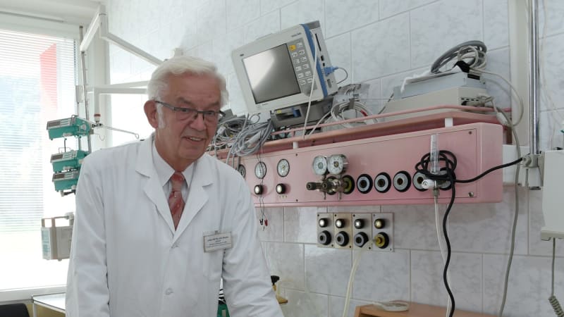 Dal šanci žít nejzranitelnějším dětem. Zemřel uznávaný primář Biolek z Mostu a Žatce