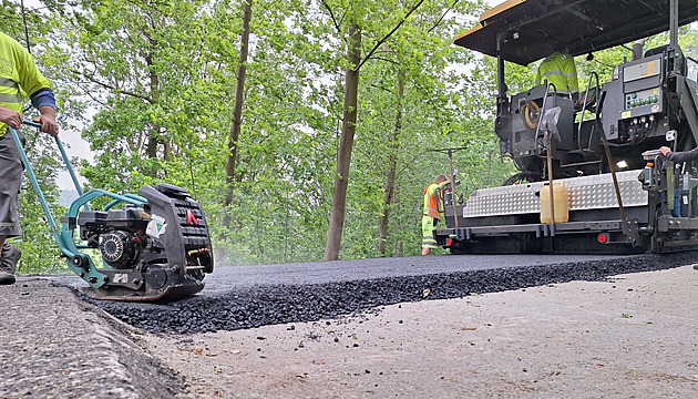 Silnice I/19 se sune do údolí, provoz je omezen. Chystá se oprava