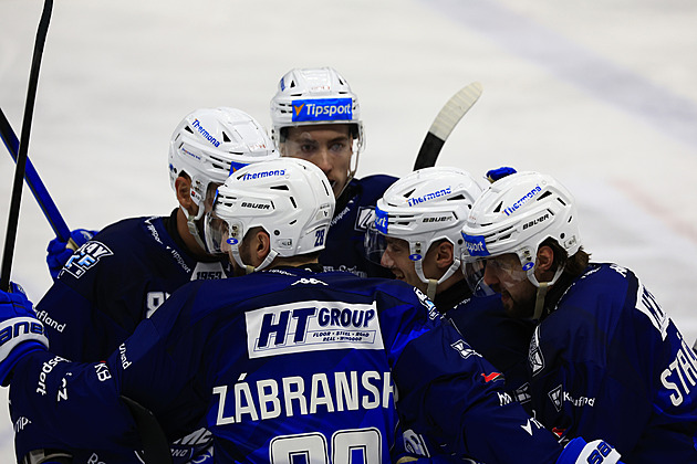 Kometu táhli beci. Ščotka ocenil gólovou nahrávku i fanoušky: Tlak jsme cítili