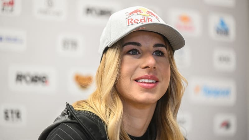 Po náročných měsících je Ledecká doma. Kéž by všechny závody byly ve Špindlu, přeje si otec