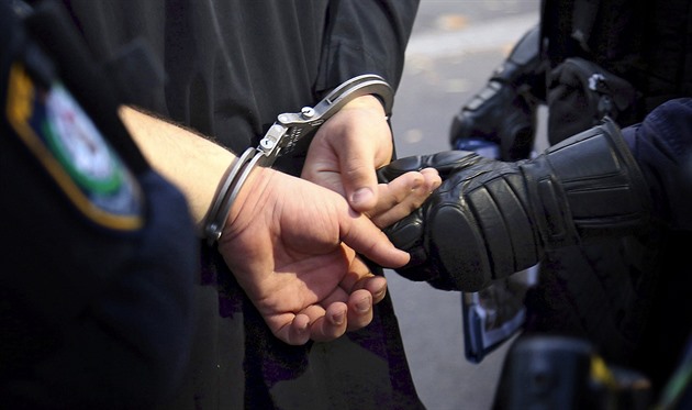 Policie zadržela šéfa gangu, je podezřelý také z vraždy. Zatykač vydala Ukrajina