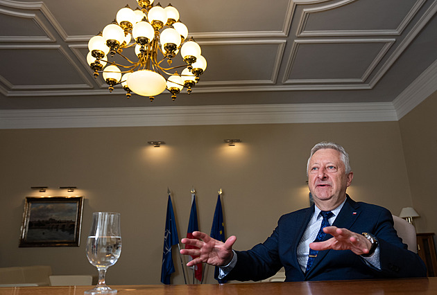 Pavel vidí 5 % z Haagu politicky. Ministr Zůna o obraně i ochraně krajů před drony