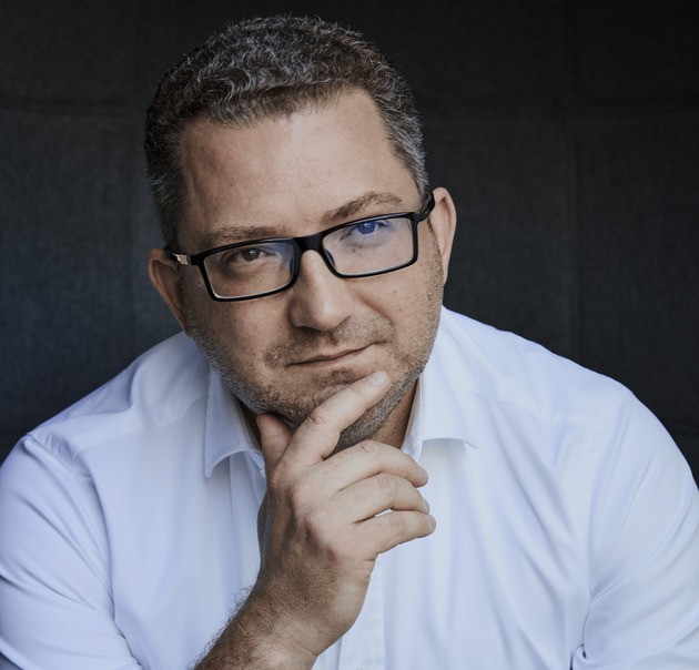 Kdo chce bydlet ve vlastním, musí hledat dál od center měst, říká ekonom