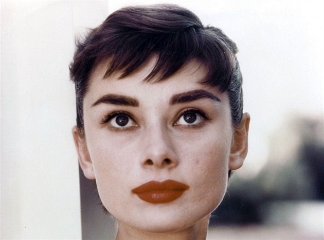 Kvůli manželově nevěře se matka předávkovala, prozradil syn Audrey Hepburnové