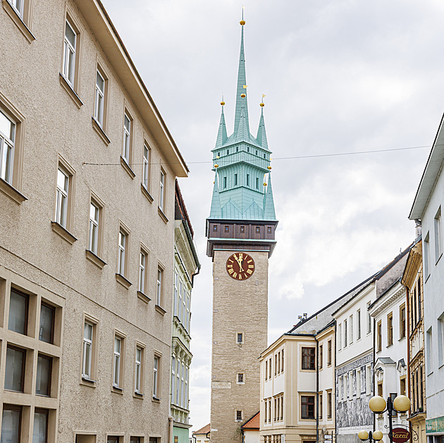 Výjimečně vysoká a štíhlá. Radniční věž ve Znojmě po letech oprav láká návštěvníky