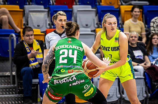 USK za osmnáct, Žabiny bez dvou za dvacet. Favoritky zdárně rozjely semifinále