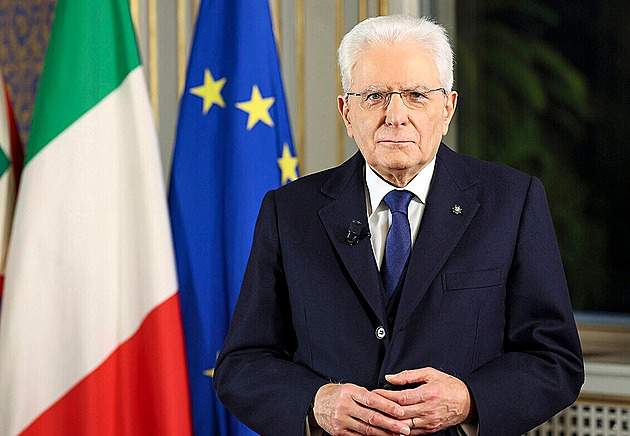 Do Česka přiletěl italský prezident Mattarella, na letišti ho vítal Macinka