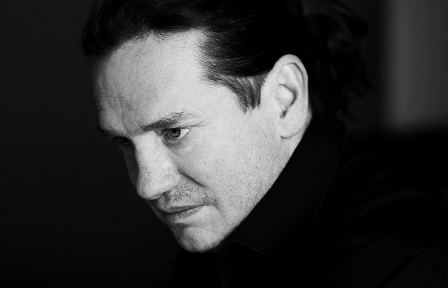 Na poslední rozloučení s hercem Janem Potměšilem se scházejí smuteční hosté