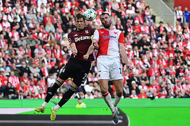 Sudí Rouček vyloučil v derby slávistu Chorého správně, řekla komise