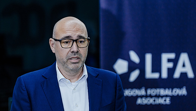 Chceme obnovit důvěru v český fotbal, říká Čupr. Komisi objasňoval stav Surovčíka