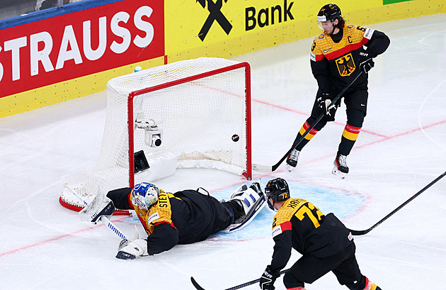 ONLINE: Německo - Švýcarsko 1:6. Snížení v poslední třetině, Finové porazili USA