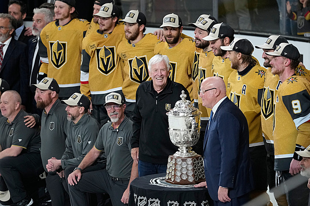 Nečekaný debakl, suverén NHL si s Vegas ani neškrtl. Hertl v souboji sestřelil Nečase