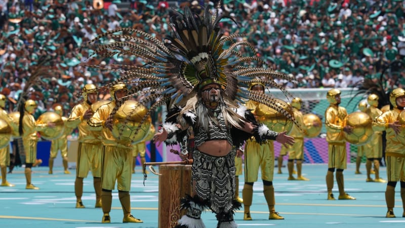 MS ve fotbale ON-LINE: Úvodní show s velkou trofejí. V Mexiku začíná mundial
