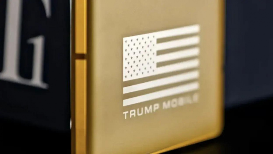 Rozborka odhalila hořkou pravdu: Trumpův telefon je nevkusná kopie dva roky starého HTC