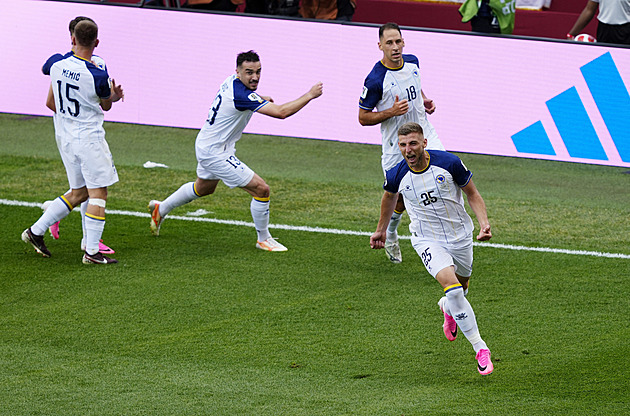 ONLINE: Kanada - Bosna 0:1, trefil se Lukič, Kolašinac vykopává balon na břevno