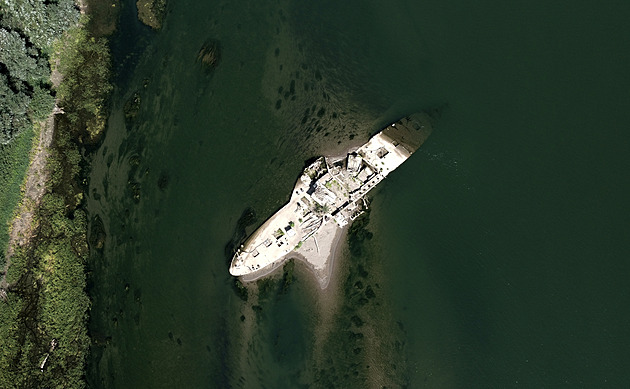 Sucho odkrylo i „Titanic ze Sávy“, krajina zežloutla. Jak vypadá vyprahlá Evropa