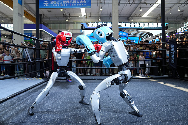 V Číně začíná olympiáda robotů. Záběry z nácviku zahájení připomínají Star Wars